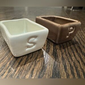 Pottery Barn • Salt And Pepper Ceramic Cellars Barbara Eigin Collection Minimal
